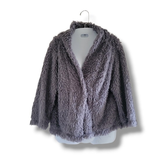 dylan Jackets & Blazers - Dylan | NWT Chic Cozy Gray Faux Fur 3/4 Sleeve Teddy Coat (SIZE M)